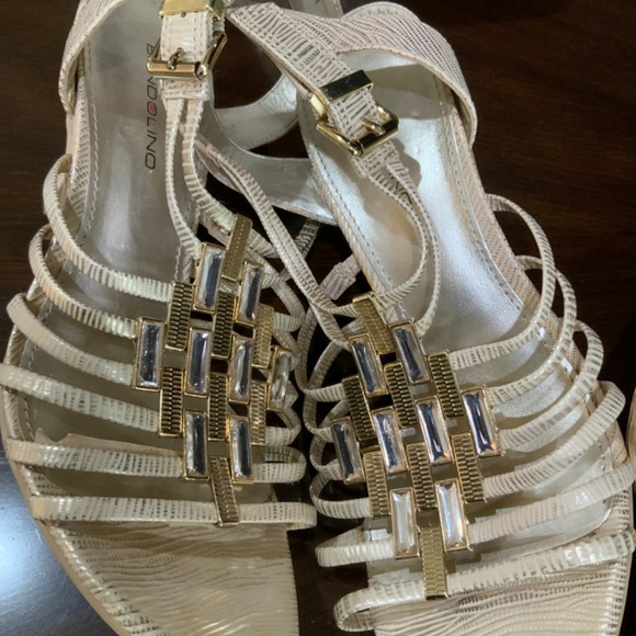 Women’s Bandolino Gold heels/sandals size 7; with 3 1/4 inch heel. - Picture 3 of 4